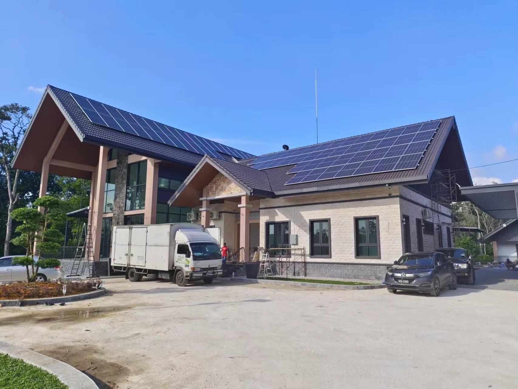 1748939332288027.jpg Selangor, Malaysia  85kWp PV System  3 x 20kW Hybrid Inverters (Parallel)  280kWh Battery (3.6kWh x 78pcs).jpg